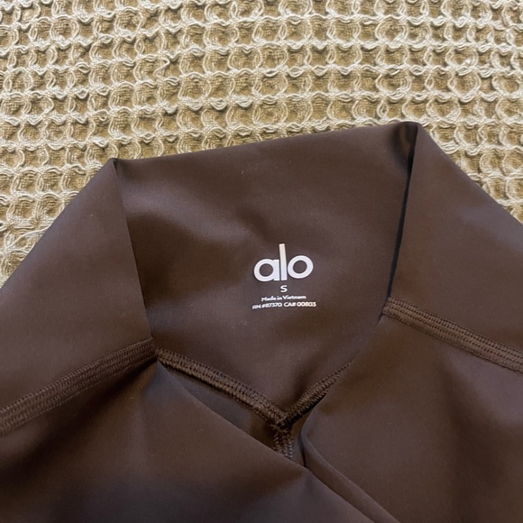 ALO Yoga 5” Airlift Energy Shorts - Picture 2 of 2